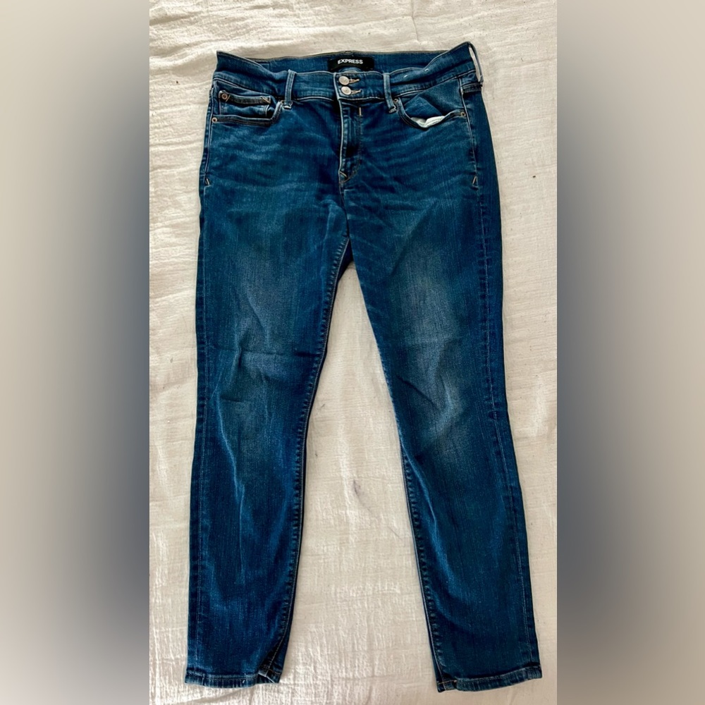 Express Mid Rise Ankle Length Skinny Jean. Women’s 10. EUC.